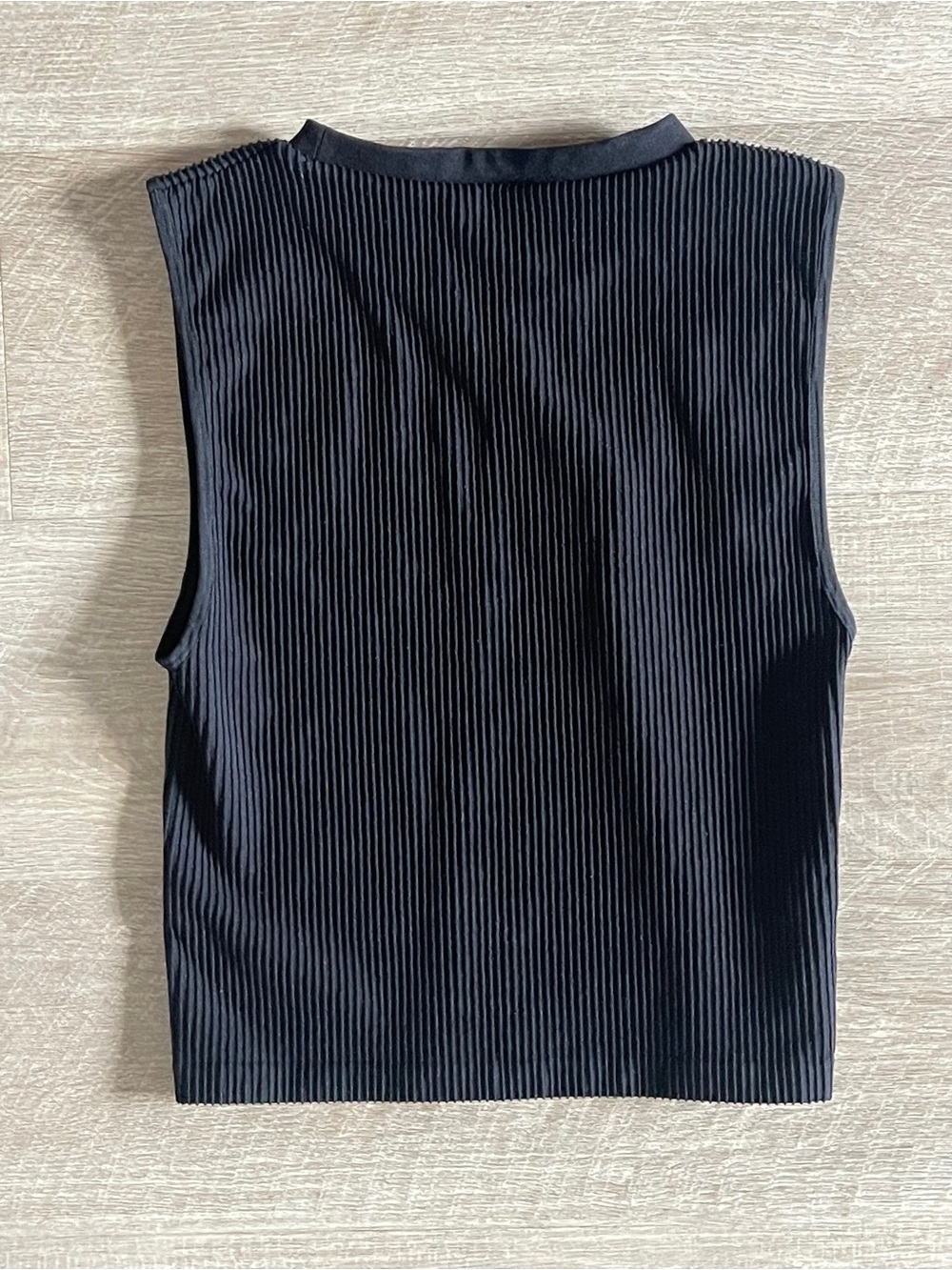 Design Lab Pleated Mock Neck Compression Tank M/L - Picture 4 of 6